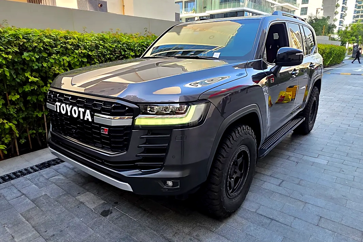 Toyota Land Cruiser 300 z Dubaju na rynku UAE